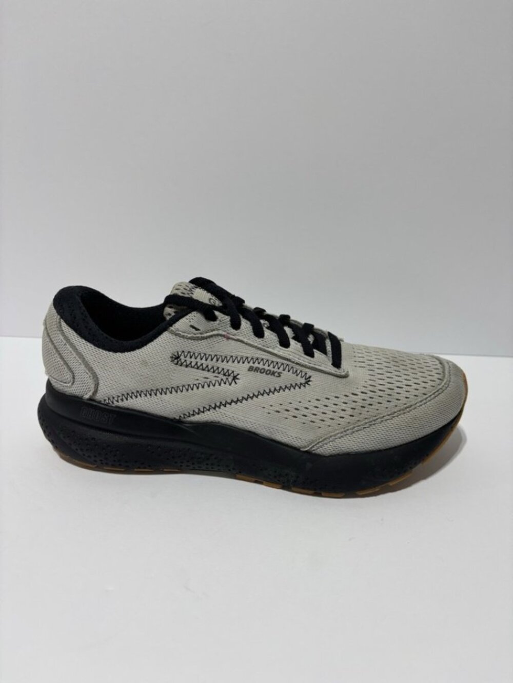 Brooks Women’s Ghost 16, Gray/Black Running Shoes, Size 8 M